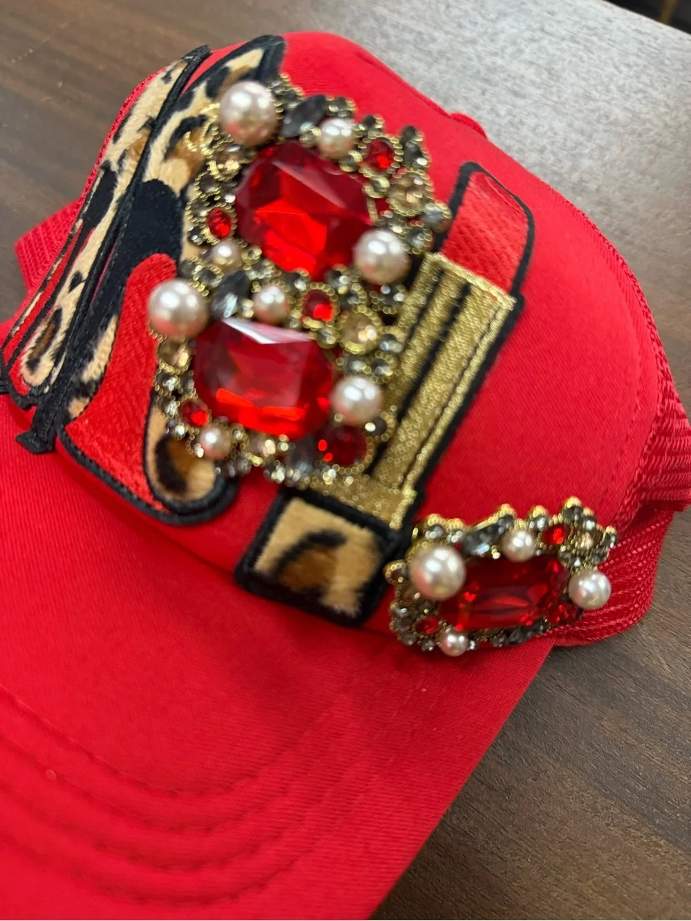 New Embellished Red Women's Baseball Cap with Leopard Heel Motif